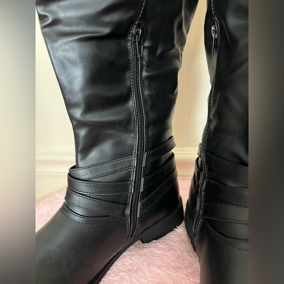 Journee Collection Women's Black Knee-High Boots - Picture 7 of 11